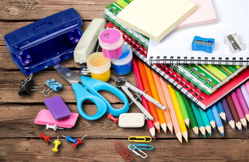 Como Organizar Mesa de Estudos e Material Escolar Como Organizar Mesa de Estudos e Material Escolar