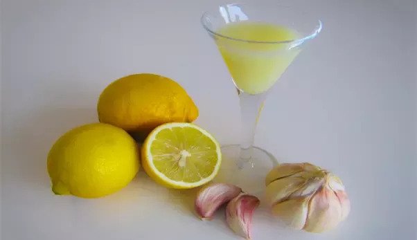 Água de Alho Com Limão Água de Alho Com Limão